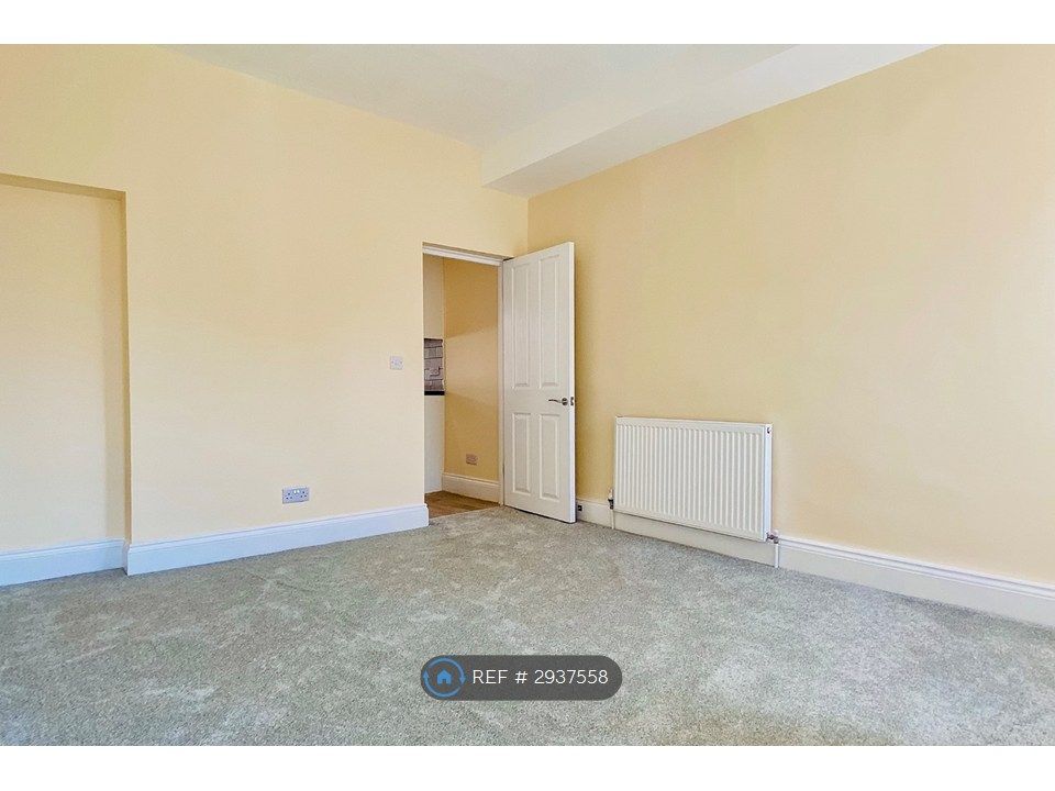 Property photo 3 of 10 Living Room