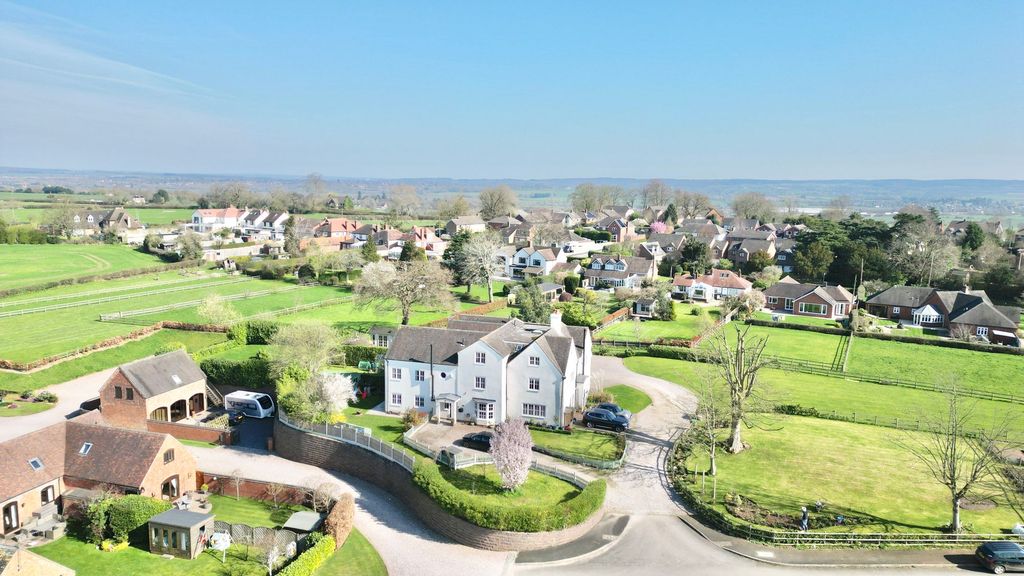 Property photo 1 of 43