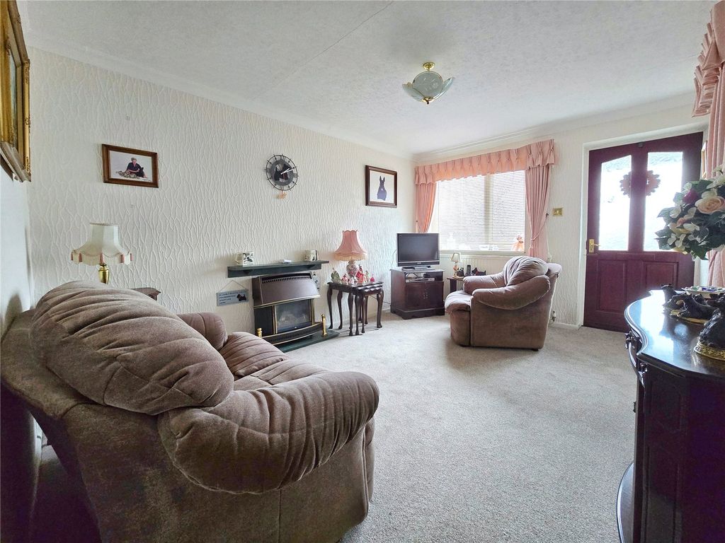 Property photo 2 of 11 Lounge