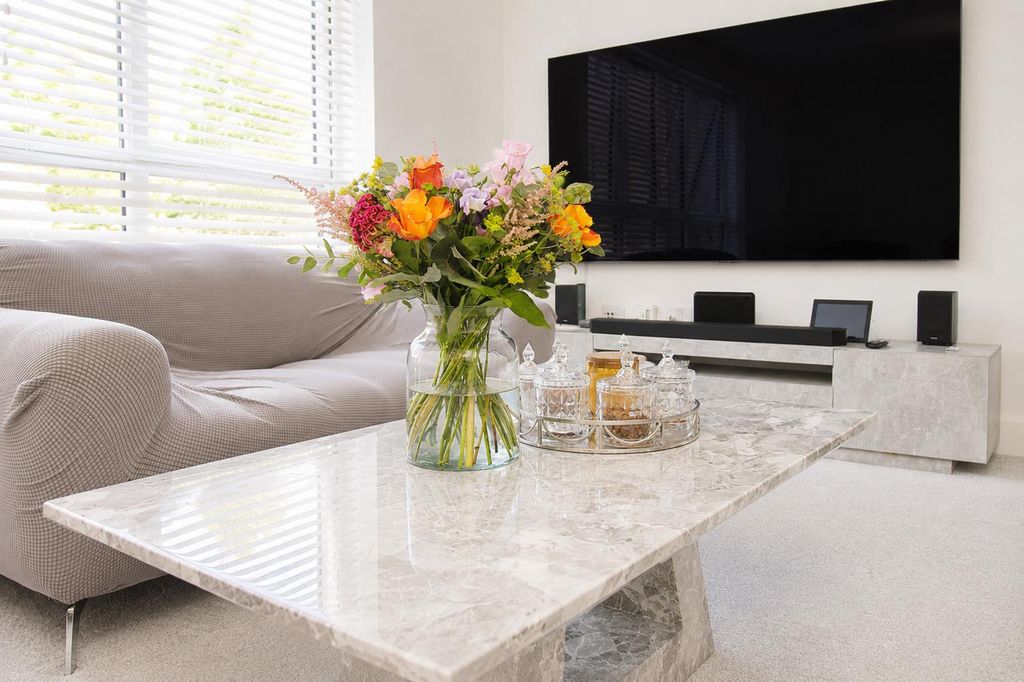 Property photo 2 of 16 9d10084B-1902-4Eb0-B342-Bba40A329F83.Png