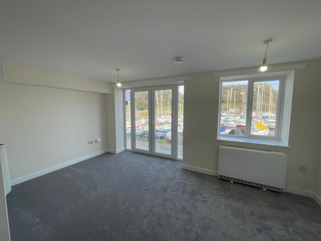 Property photo 3 of 8 Photo 1