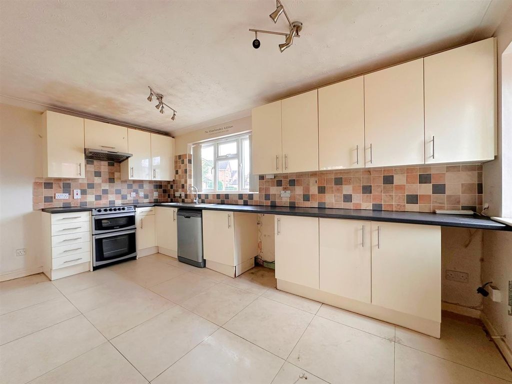 Property photo 3 of 12 Kitchen