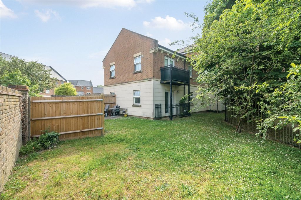 Property photo 3 of 24 Communal Garden