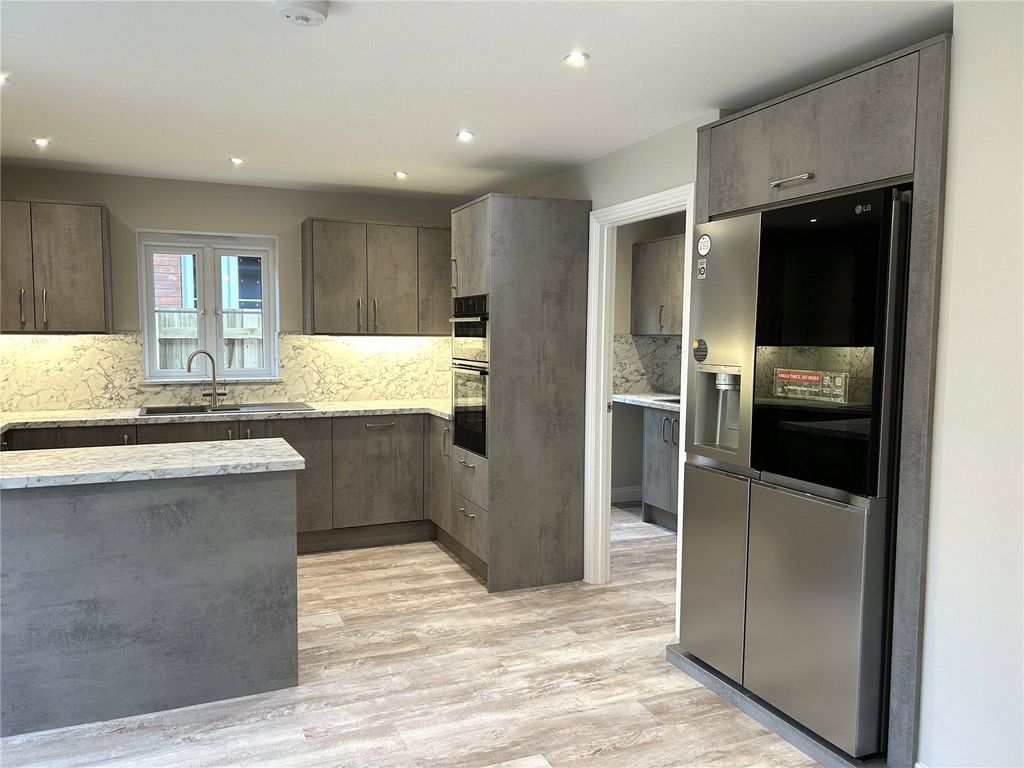 Property photo 3 of 17 Picture No. 10