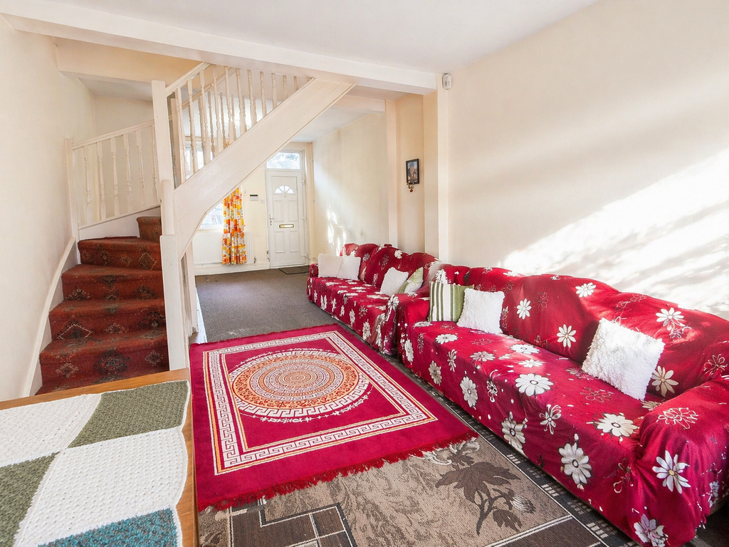 Property photo 3 of 11 Lounge