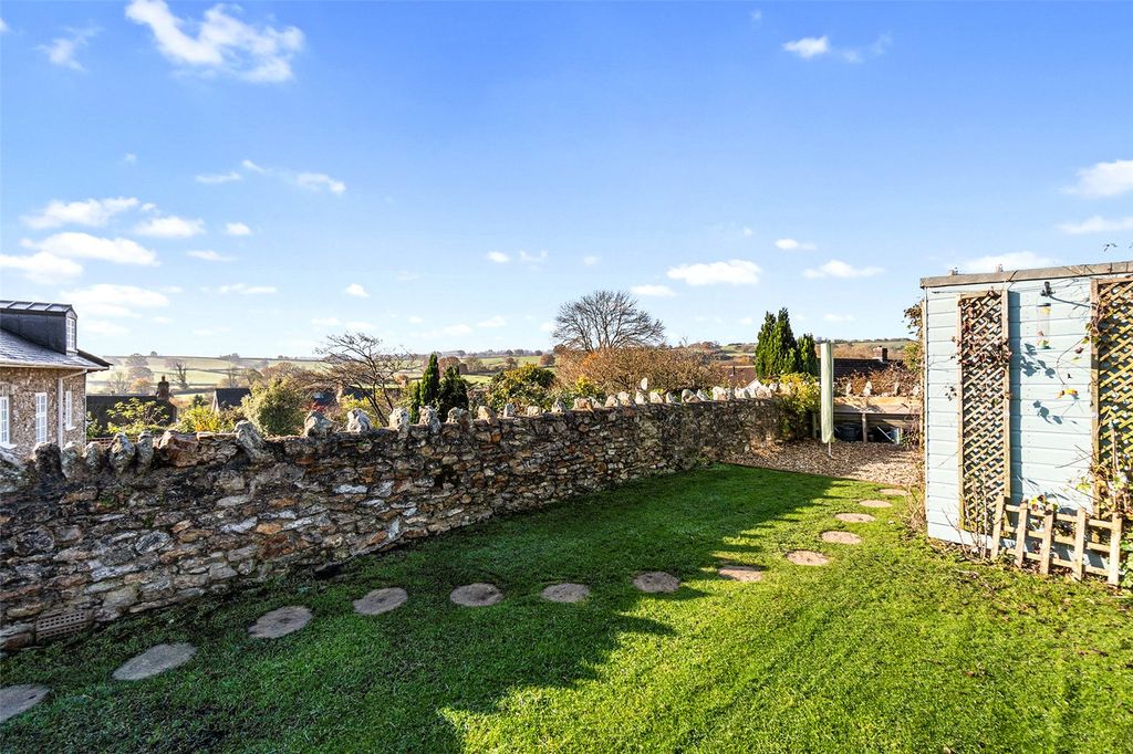 Property photo 3 of 37 Picture No. 28