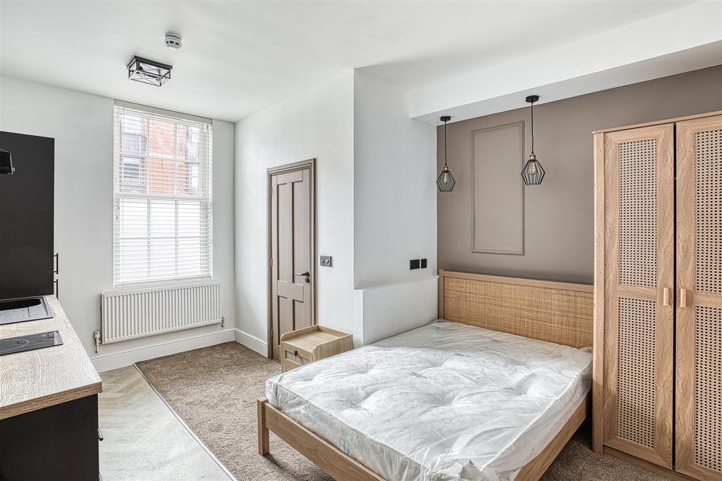 Property photo 3 of 8 316A1315_Hdr.Jpg