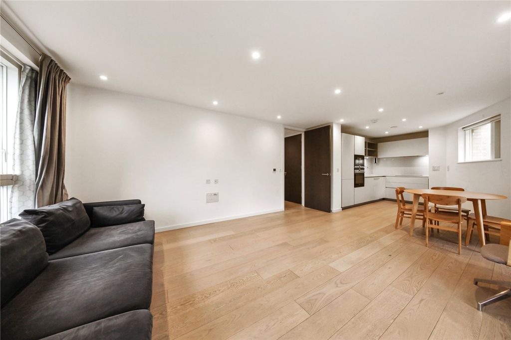 Property photo 3 of 14 Picture No. 12