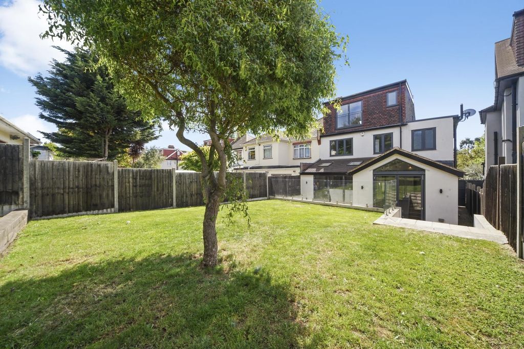 Property photo 3 of 18