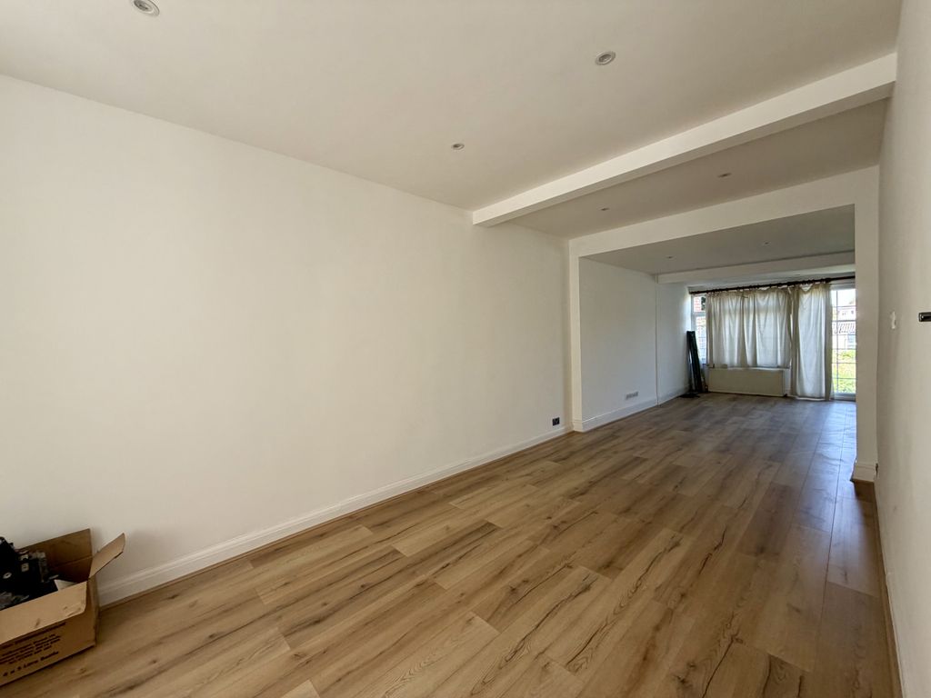 Property photo 2 of 8 Gallery