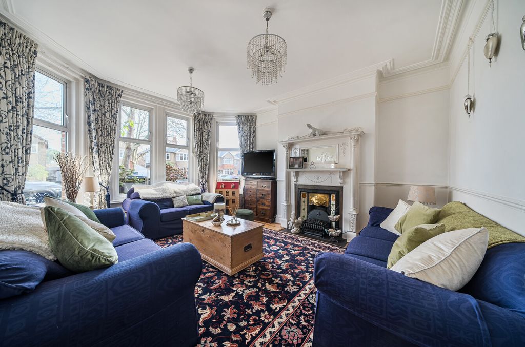 Property photo 2 of 15 1415402-19-698E11...