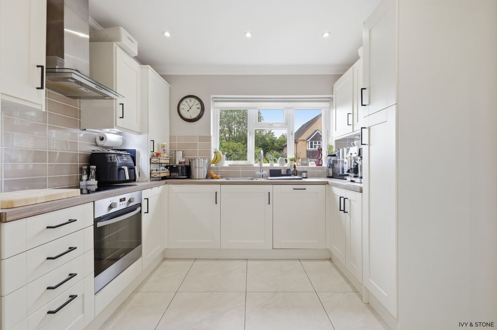 Property photo 3 of 27 5104184