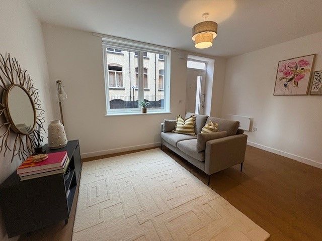Property photo 2 of 7 Lounge.1