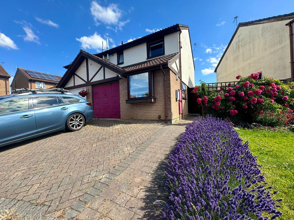 Property photo 3 of 22 Driveway