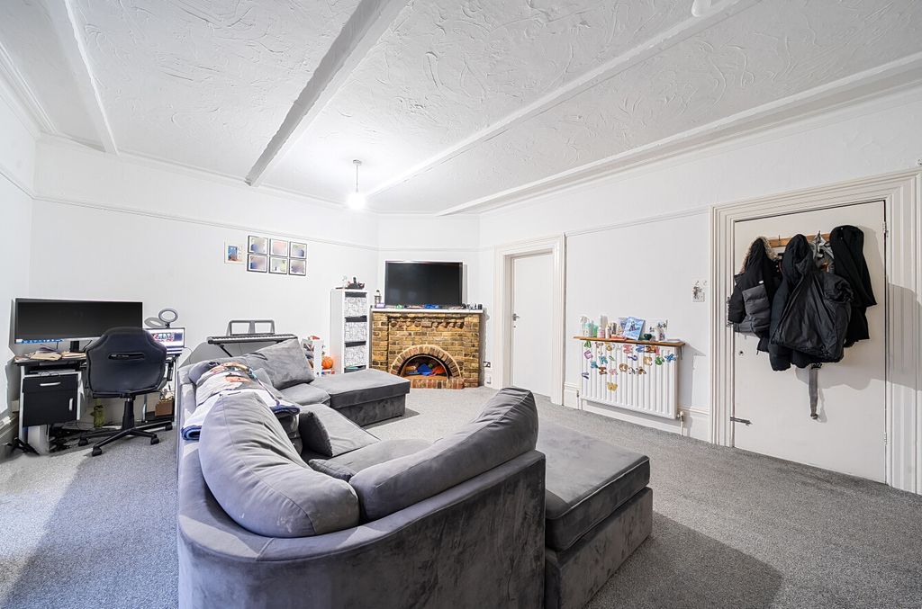 Property photo 3 of 15 1396327-9-695Fde3...