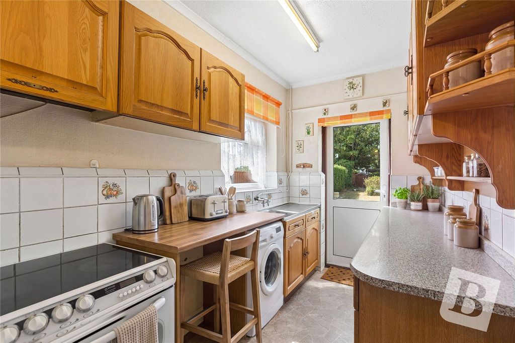 Property photo 2 of 12 Kitchen