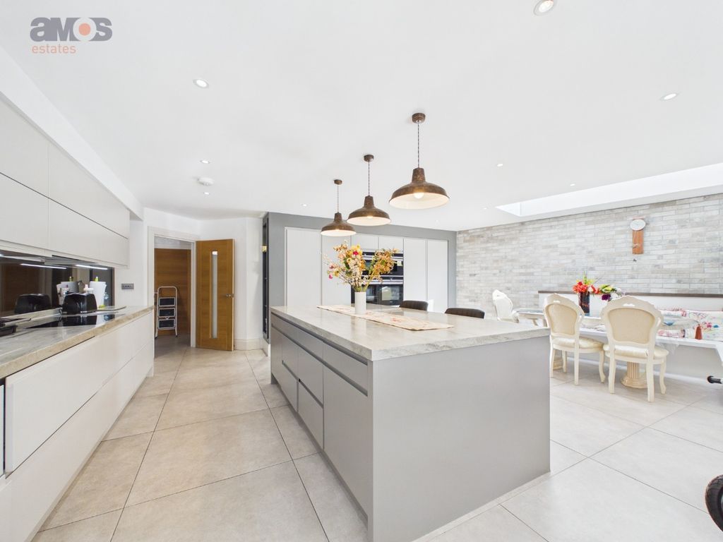 Property photo 2 of 41 5699241