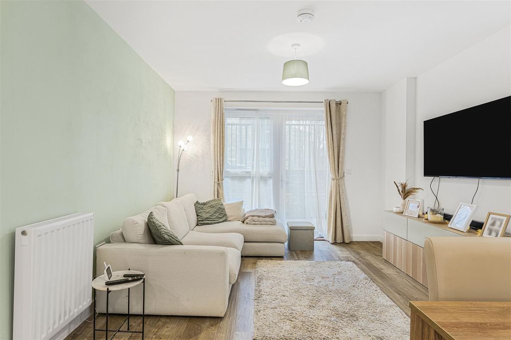 Property photo 2 of 24 2