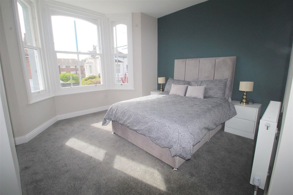 Property photo 2 of 5 Bed 1.Jpg