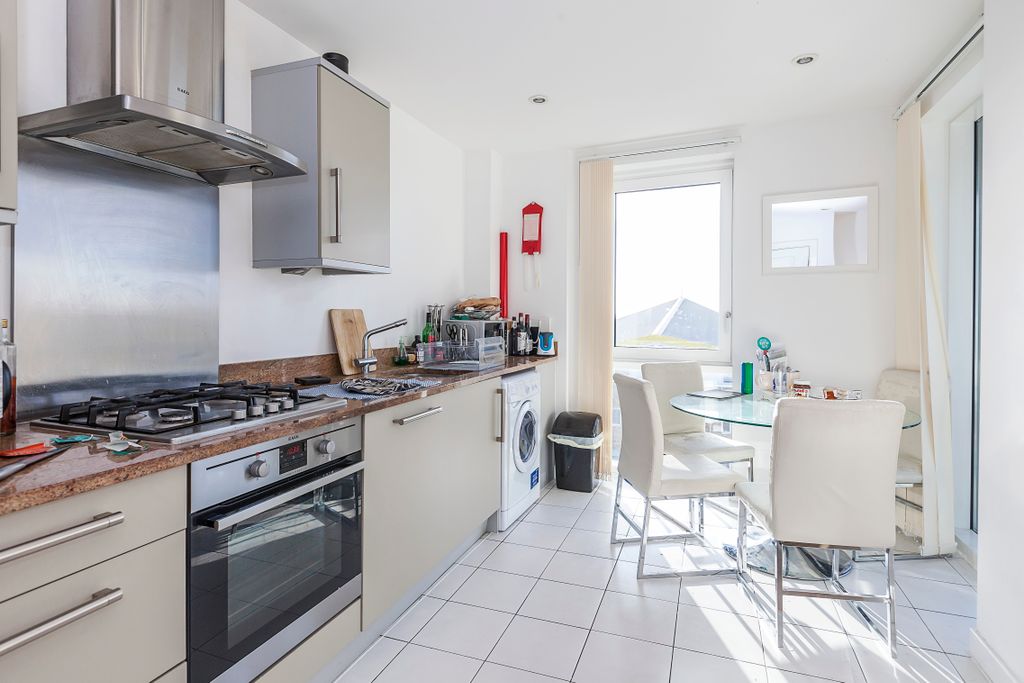 Property photo 2 of 8 601-Limeview-009