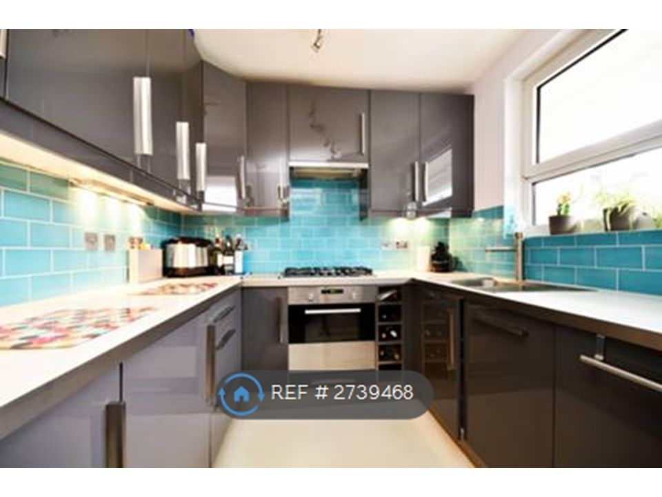 Property photo 1 of 9 Kitchen