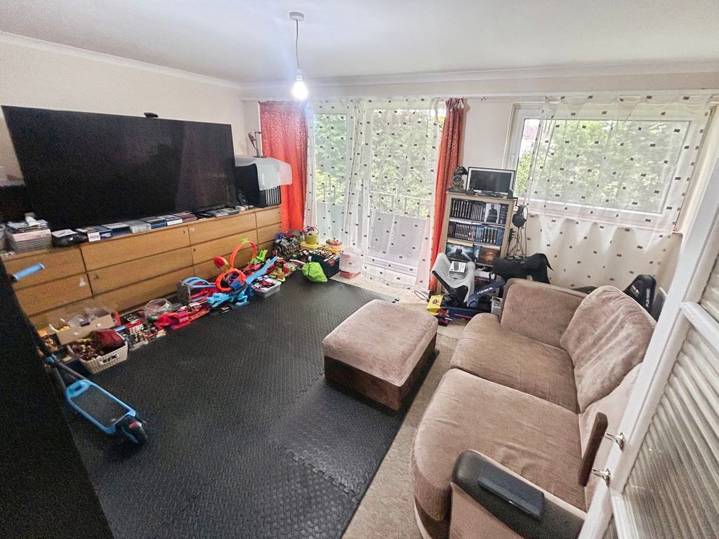 Property photo 3 of 12
