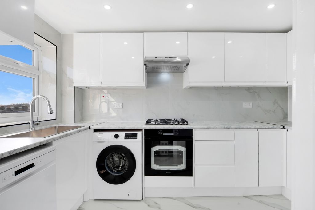 Property photo 3 of 13 Photo 1