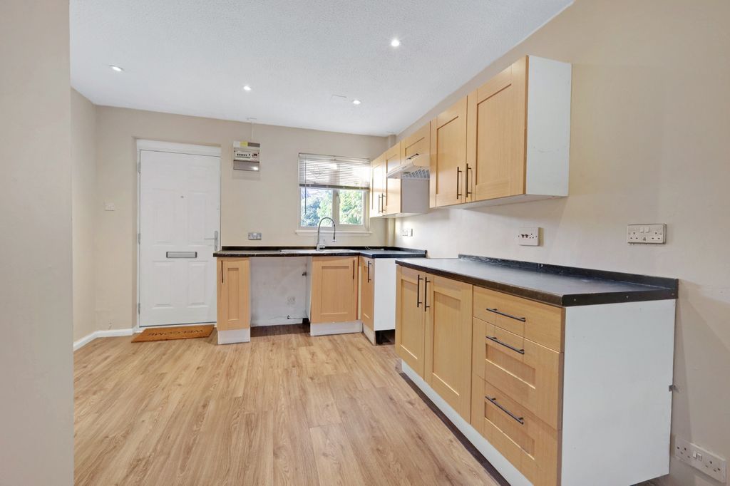 Property photo 3 of 19 4793352