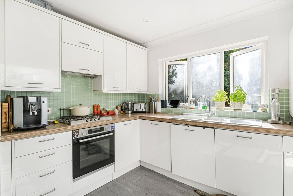 Property photo 3 of 29 Kitchen