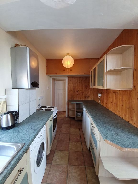 Property photo 3 of 9 Kitchen