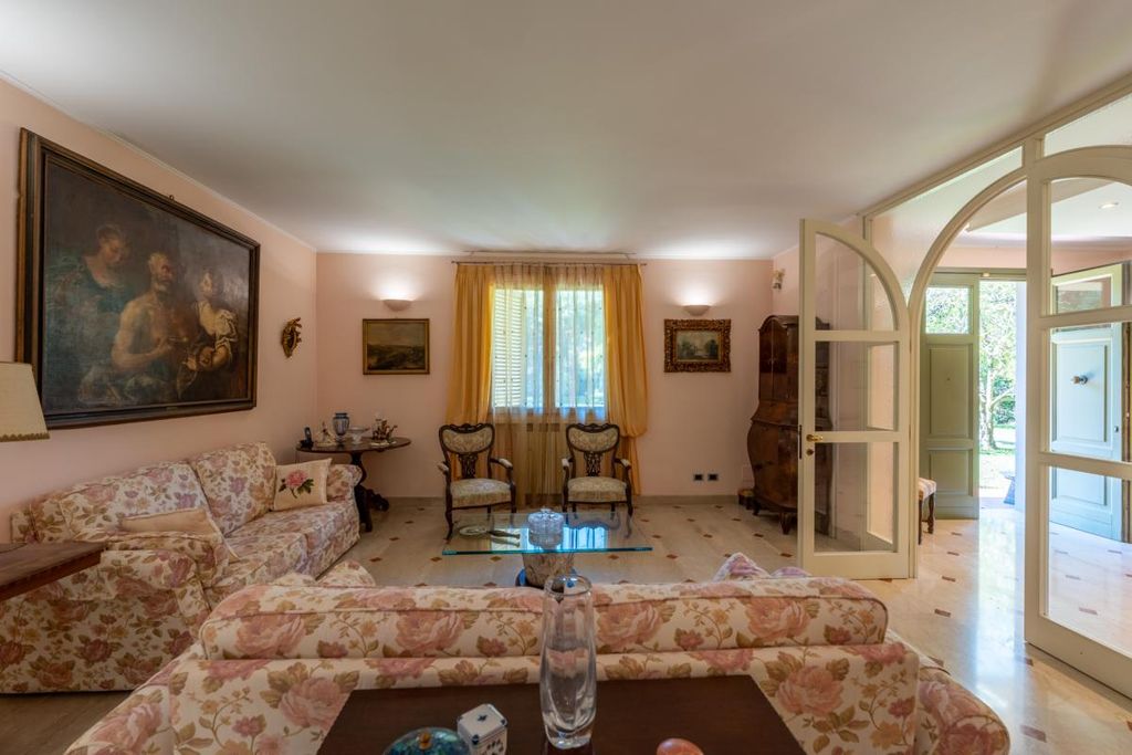 Property photo 3 of 33