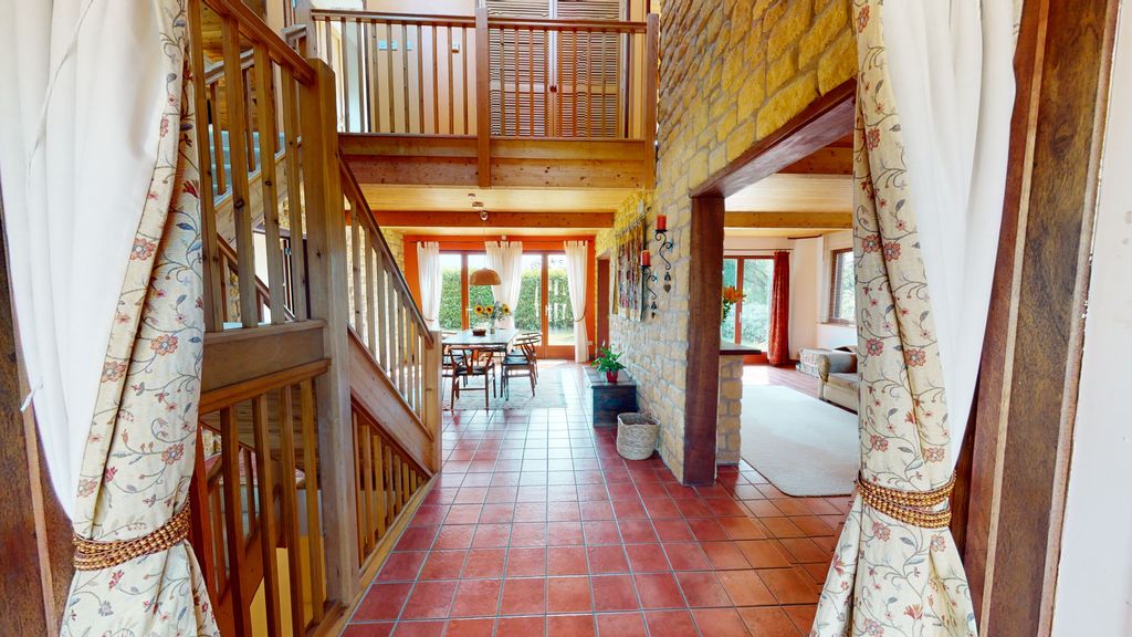 Property photo 2 of 27