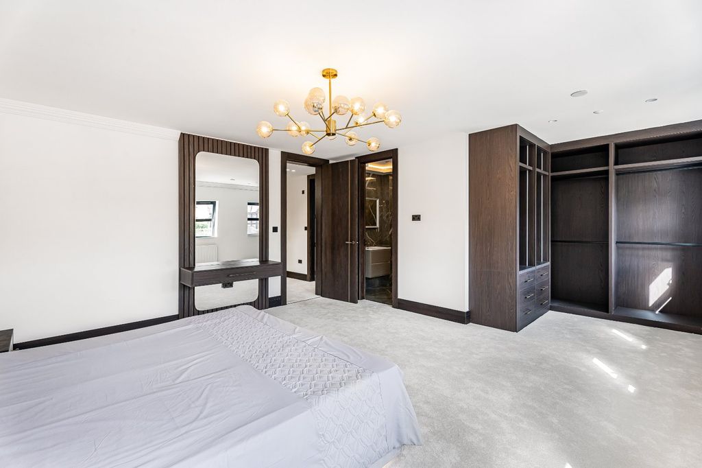 Additional image 11 of 5 bed detached house for salePipers Green Lane, Edgware HA8