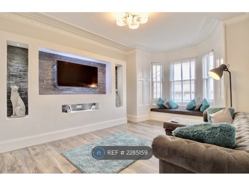 Property photo 1 of 10 Living Room