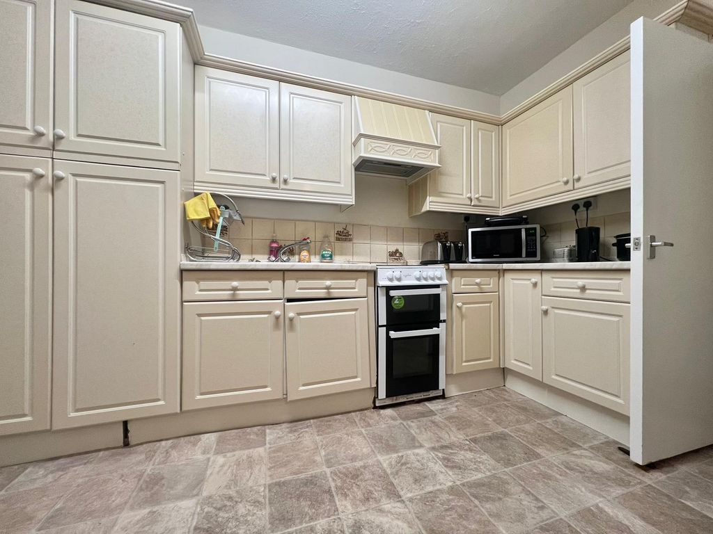 Property photo 3 of 5