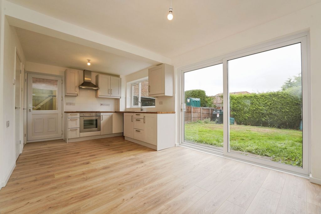 Property photo 2 of 12 Kitchen/Dining Room