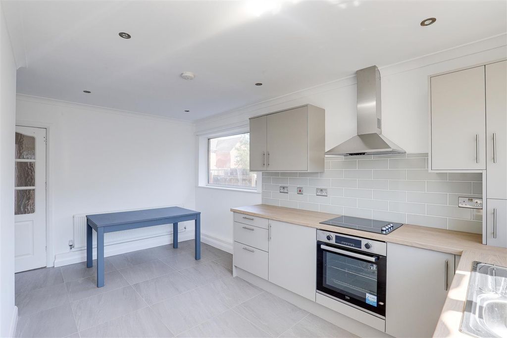 Property photo 3 of 17 6738.Jpg