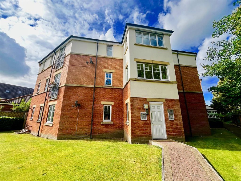 Property photo 1 of 8 External