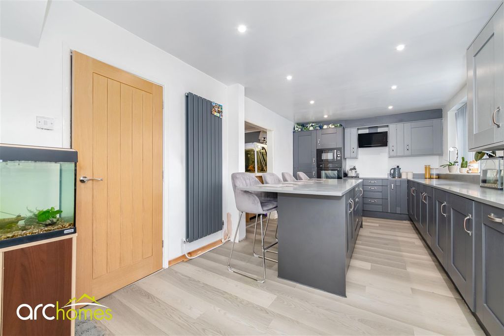 Property photo 2 of 32 Rutland-1-2.Jpg