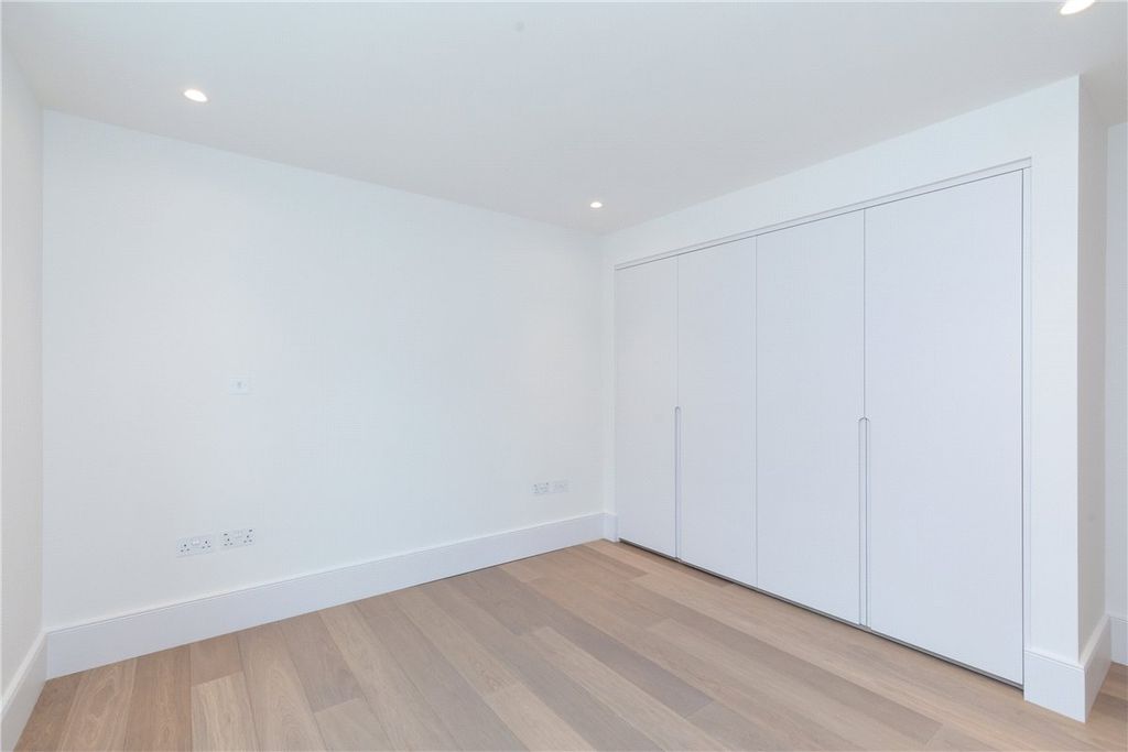 Property photo 2 of 14 Picture No. 10
