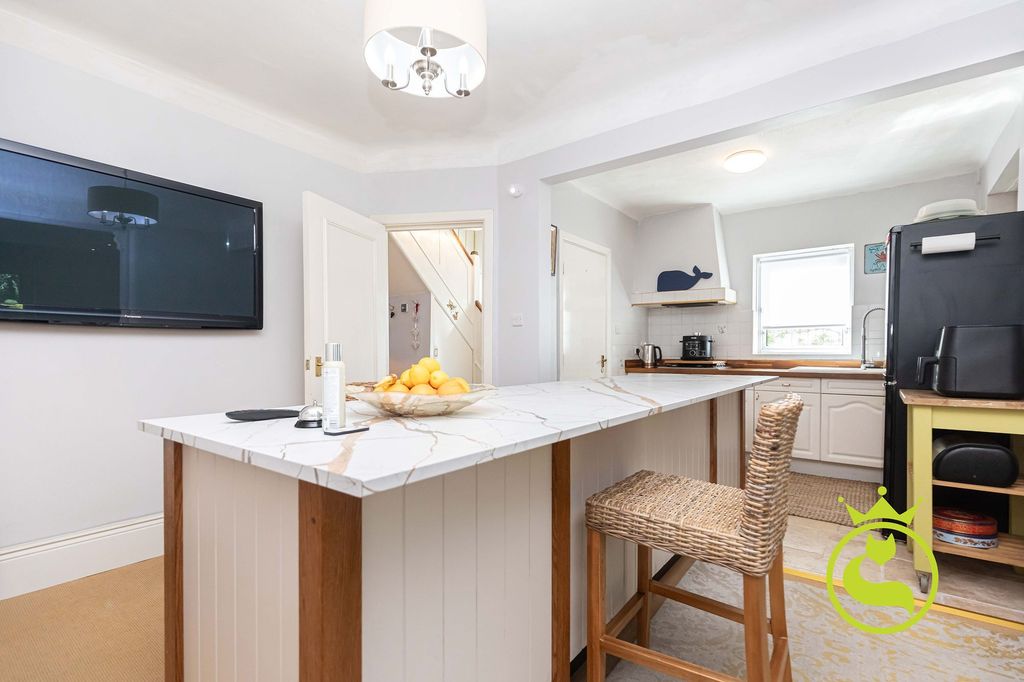 Property photo 3 of 32