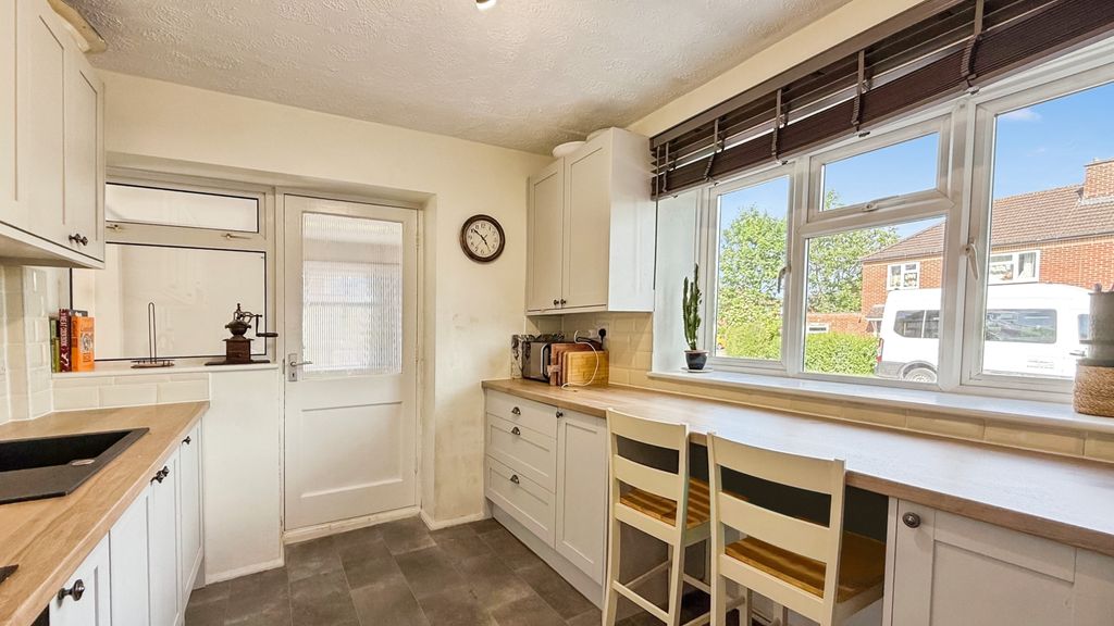 Property photo 3 of 16 Kitchen