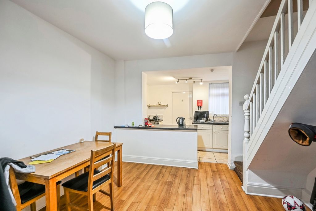 Property photo 2 of 8 Pbox-Img.Jpg