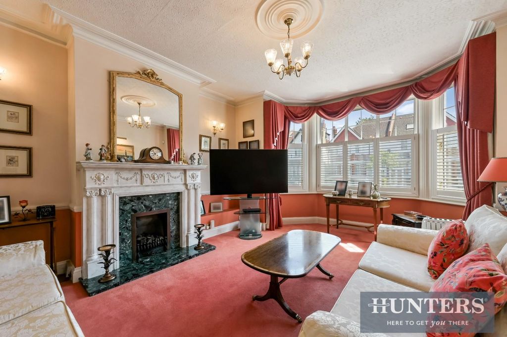 Property photo 3 of 25 Thornbury Avenue-15.Jpg