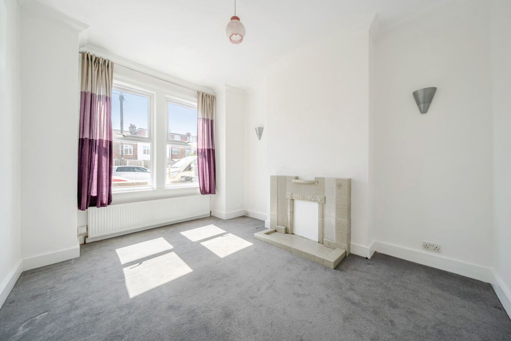 Property photo 2 of 10 1503506-1-6A75Bac...