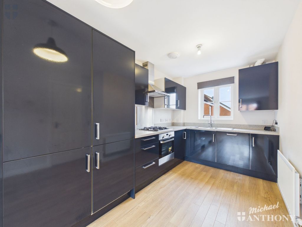 Property photo 3 of 7 Cam03218G0-Pr0940-Still002