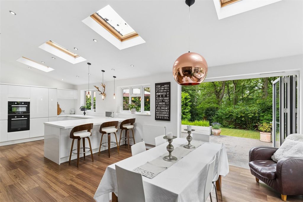 Property photo 3 of 36 Kitchen/Breakfast Room