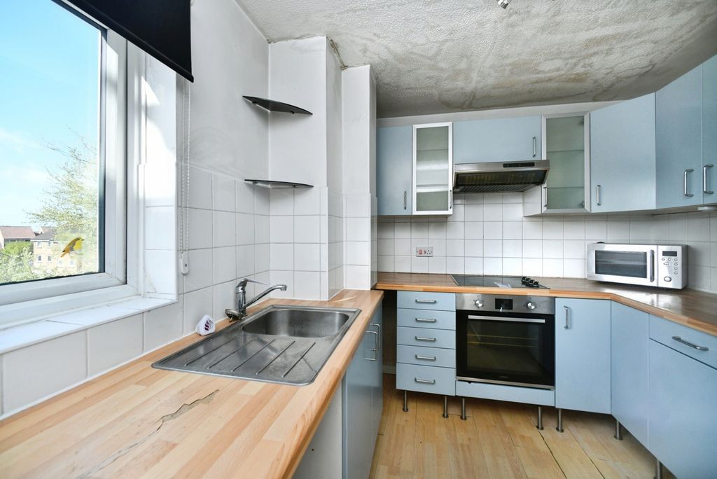 Property photo 2 of 10 Kitchen
