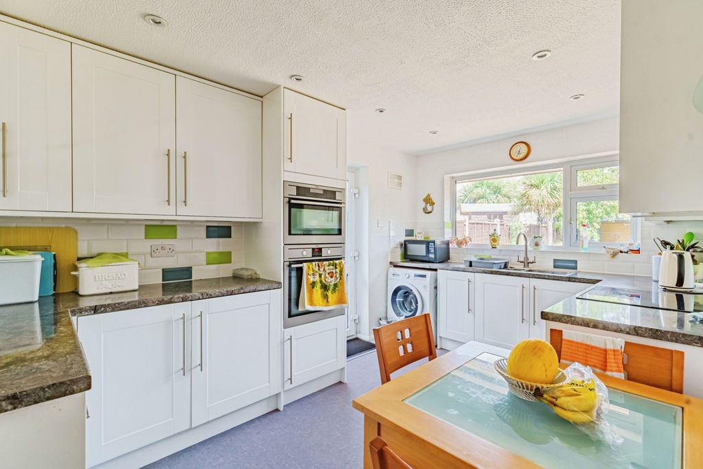 Property photo 2 of 16 Kitchen