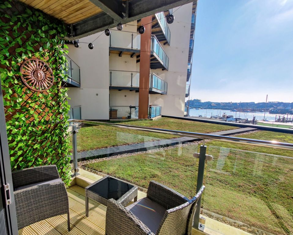 Property photo 2 of 17 Balcony